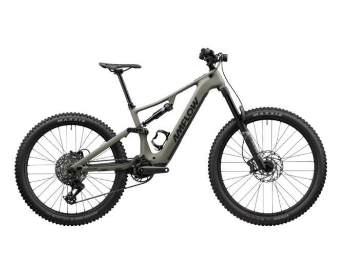 Das Amflow PR Carbon ist ein leichtes E-Enduro-Mountainbike mit Carbonrahmen, Avinox-Mittelmotor, herausnehmbarem 800-Wh-Akku und langhubigem Fahrwerk für anspruchsvolle Trails.